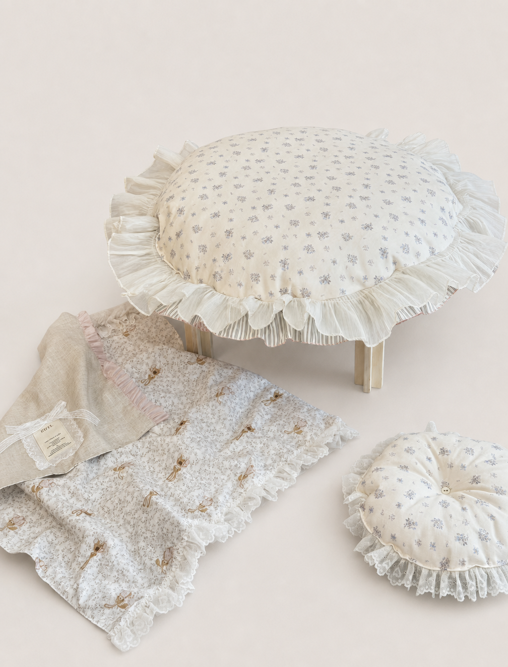 Rosé Lace Cloud Pet Bed
